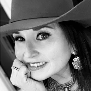 Meet your Posher, Edna